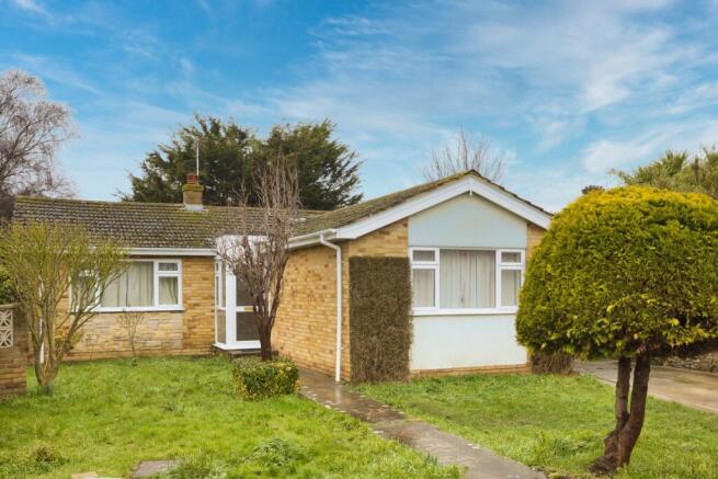2 bed property, in Beaconsfield Gardens, £350,000