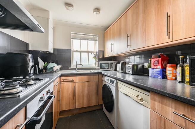 5 bed property, in Heritage Court, £575,000