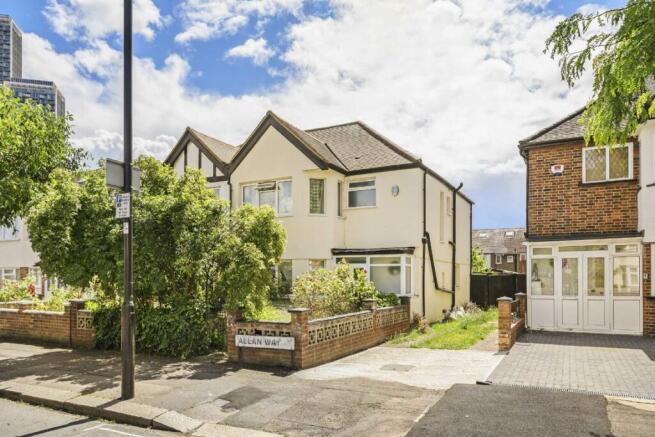 3 bed property, in Allan Way, £750,000