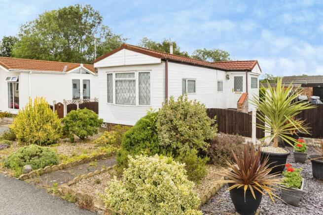 2 bed property, in Orchard Park, £70,000