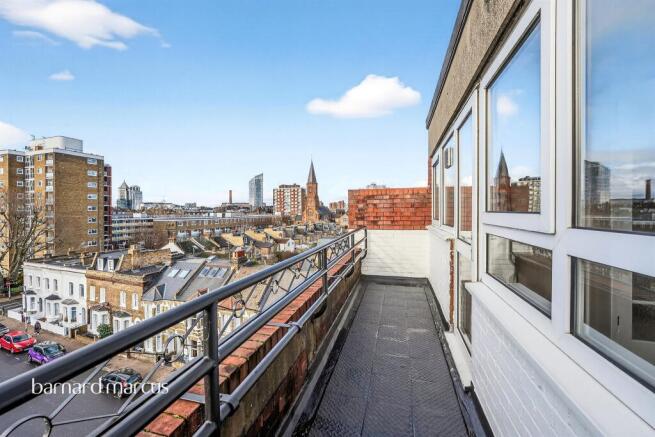 1 bed property, in Bullen Street, £325,000