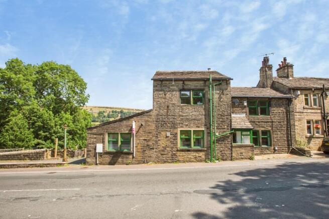 4 bed property, in Oldham Road, £500,000