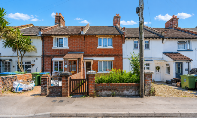 3 bed property, in 171 Victoria Road, £135,000