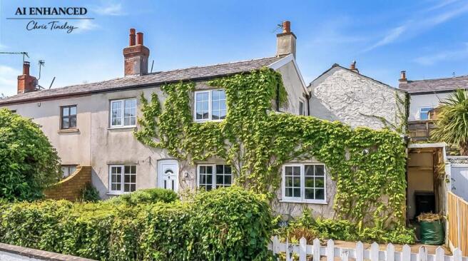 2 bed property, in Bath Street North, £200,000