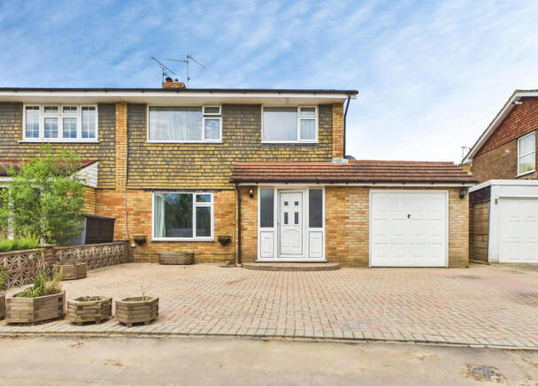 3 bed property, in Woodland Way, £500,000