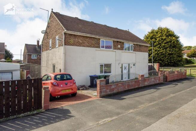 4 bed property, in Elliott Road, £165,000