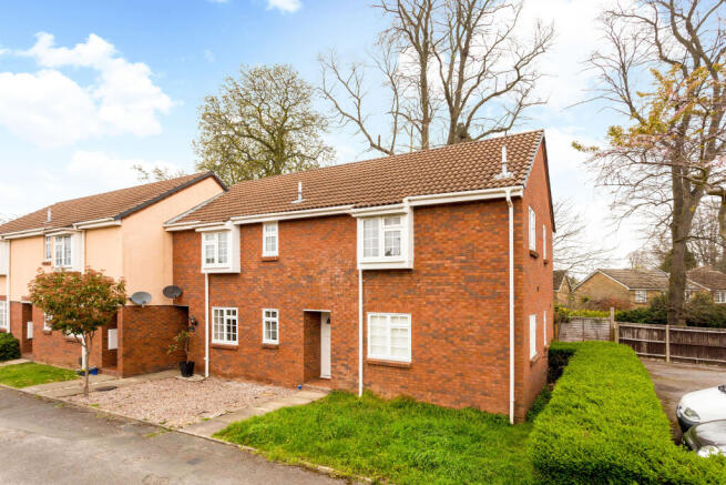 1 bed property, in Finnart Close, £229,995