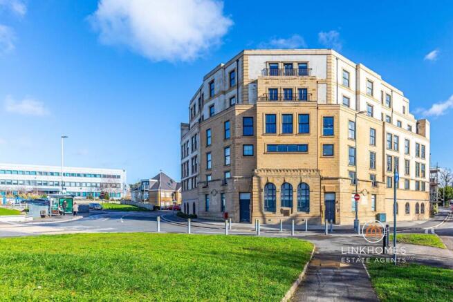 1 bed property, in The Cosmopolitan, £165,000