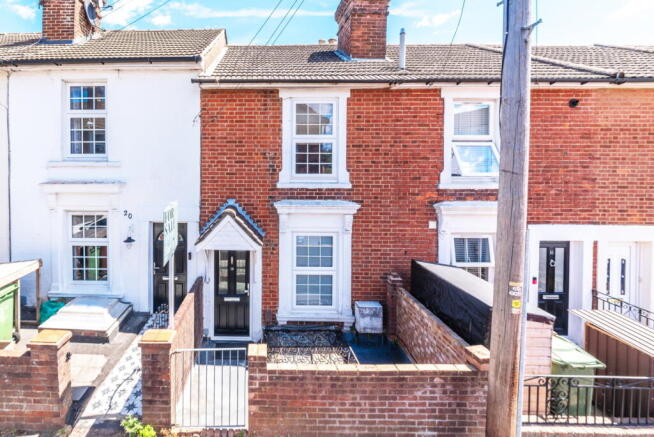 3 bed property, in Auckland Road, £380,000
