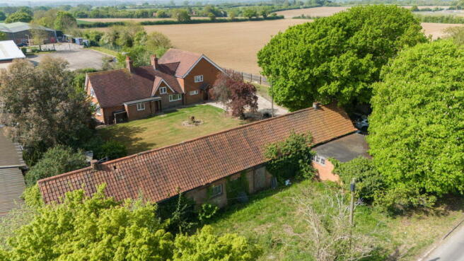 6 bed property, in Penlands House & Barns, £850,000