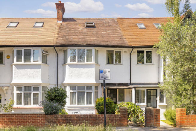 3 bed property, in Park Place, £700,000