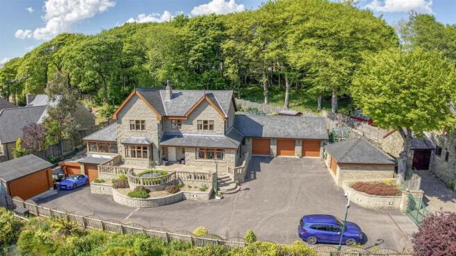 4 bed property, in Greens Lane, £975,000