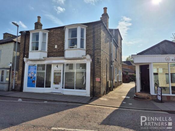 2 bed property, in Queen Street, £280,000