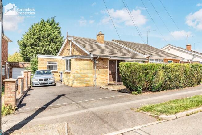 2 bed property, in Grosvenor Road, £200,000