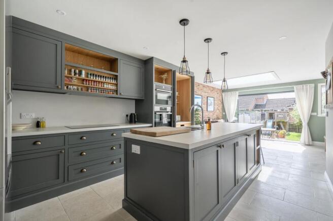 3 bed property, in Stratford Road, £425,000