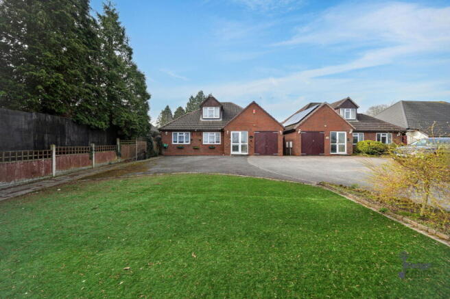 3 bed property, in Chester Road North, £450,000
