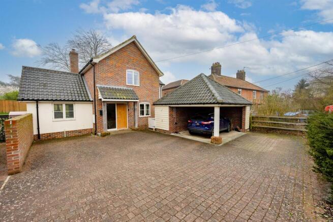 4 bed property, in Holton Road, £525,000
