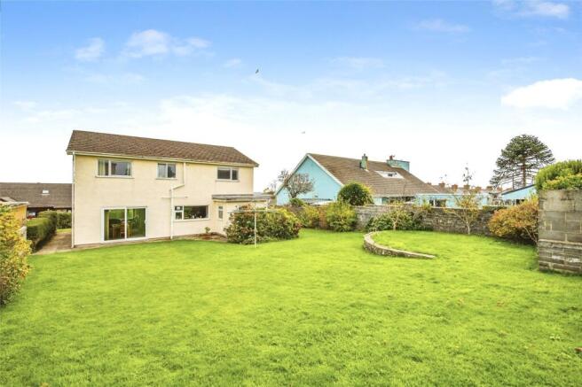 4 bed property, in Osborn Park, £360,000