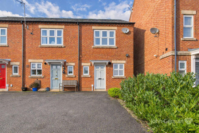 2 bed property, in Auction Close, £200,000