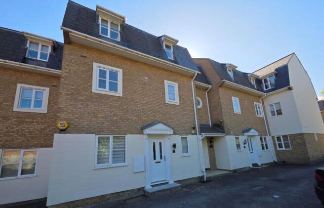 1 bed property, in Flat 10 Sovereign Court, £150,000