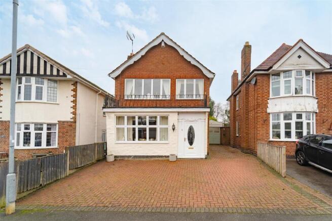 3 bed property, in Belle Vue Road, £299,950