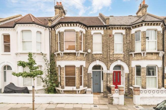 3 bed property, in Graveney Road, £725,000