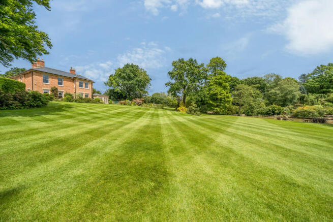 6 bed property, in Church Road, £3,000,000