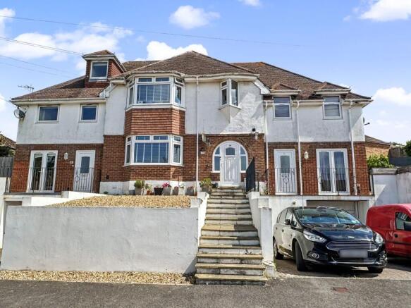 3 bed property, in Beresford Road, £365,000