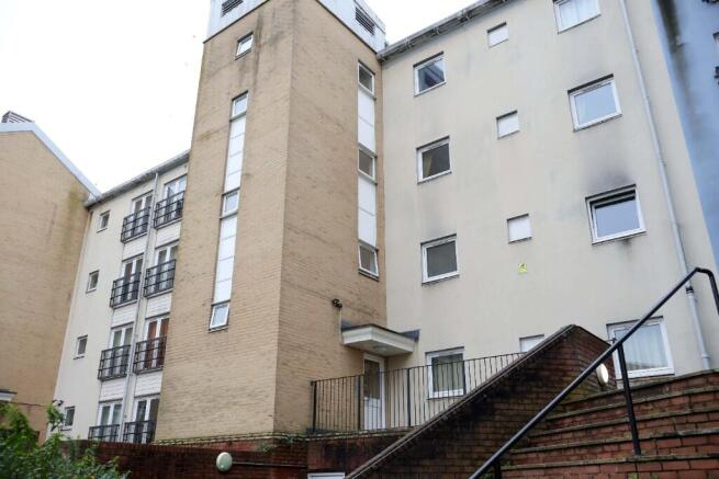 2 bed property, in White Star Place, £115,000