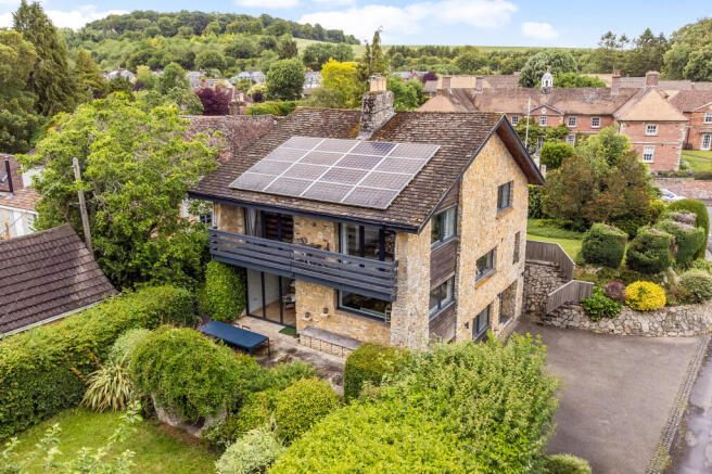 3 bed property, in Mantles Lane, £745,000