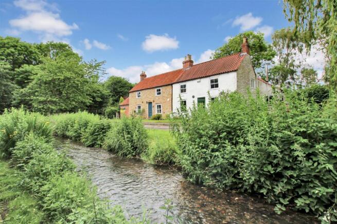 4 bed property, in Thorpe Lane, £600,000