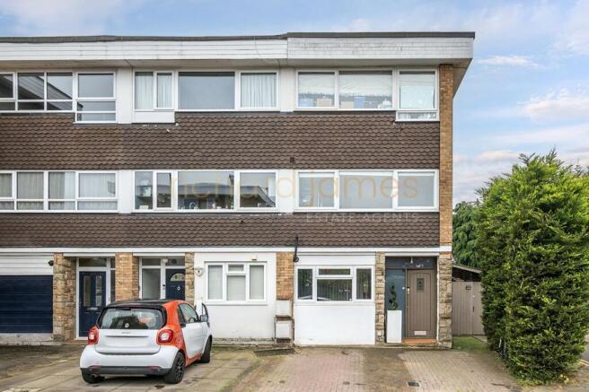 3 bed property, in Stanhope Gardens, £700,000