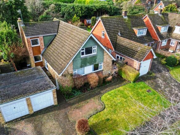5 bed property, in Wrensfield, £725,000