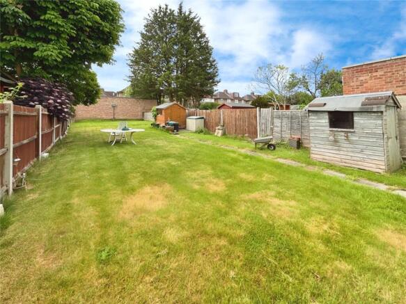 4 bed property, in Lingfield Avenue, £975,000