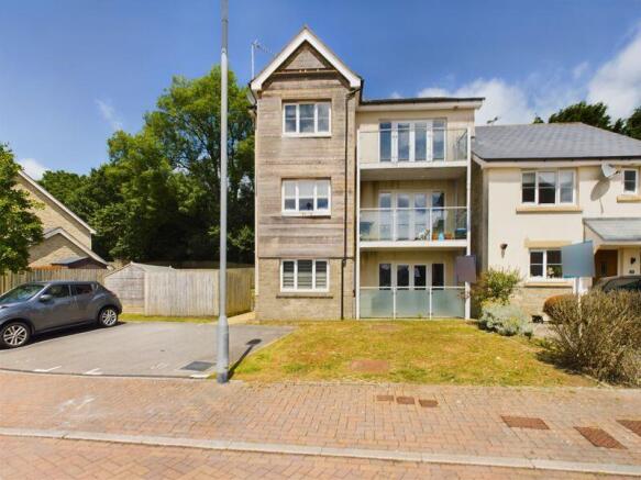 2 bed property, in Trelowen Drive, £150,000