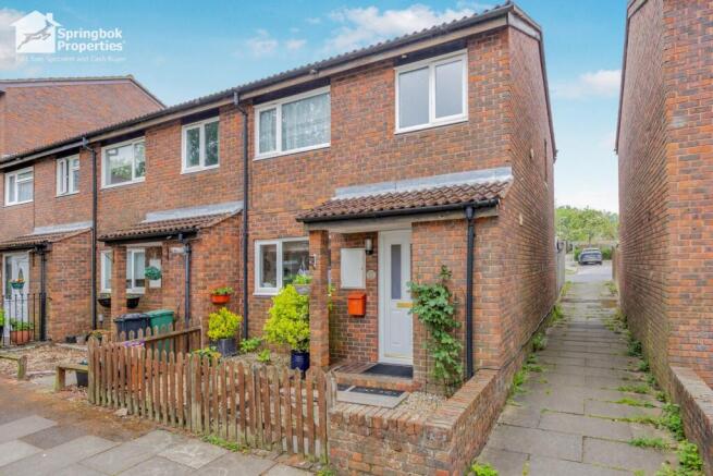 2 bed property, in Foxley Close, £385,000