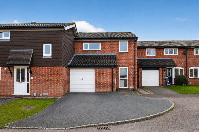 3 bed property, in Wokingham RG41, £435,000