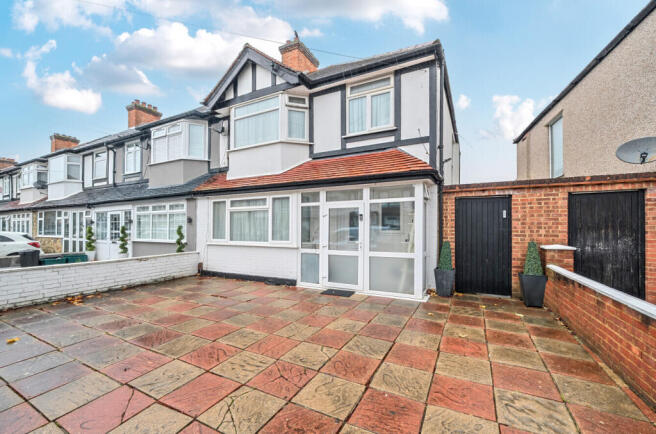 3 bed property, in Almond Way, £550,000