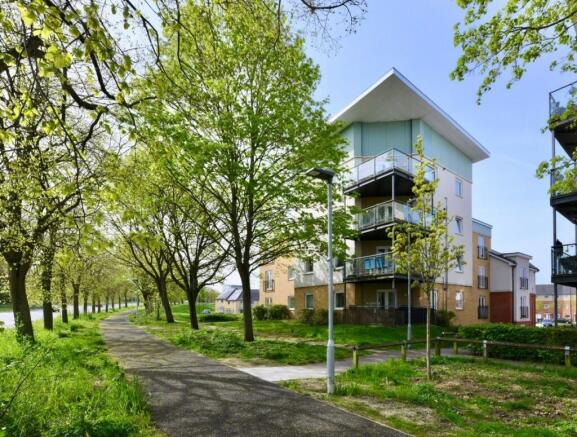 2 bed property, in Torkildsen Way, £275,000
