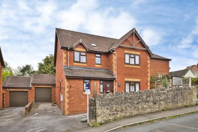 4 bed property, in Hawkers Lane, £475,000
