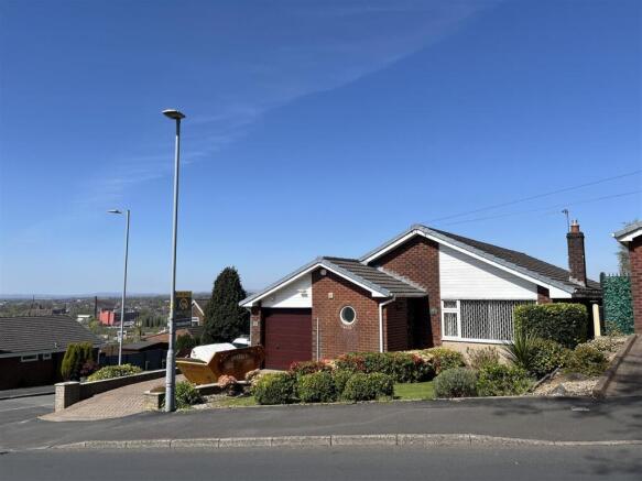 3 bed property, in Fir Tree Crescent, £380,000