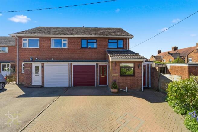 3 bed property, in Sands Lane, £300,000