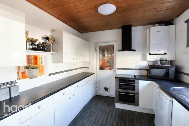 3 bed property, in Badenham Grove, £280,000