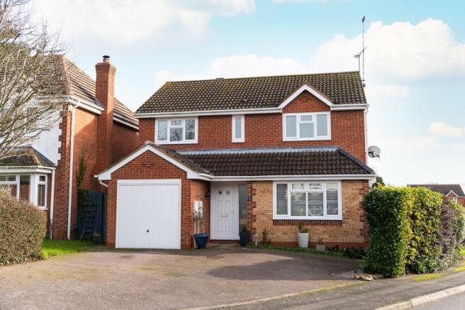 4 bed property, in Lyncroft Leys, £435,000