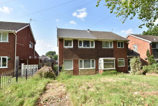 3 bed property, in Kingswinford, £210,000