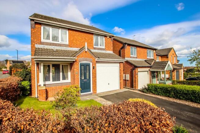 3 bed property, in Shunner Close, £210,000