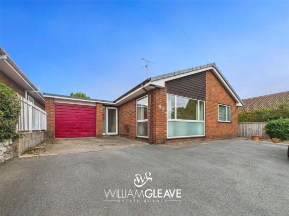2 bed property, in Leaches Lane, £240,000