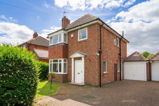 3 bed property, in Fairway, £400,000