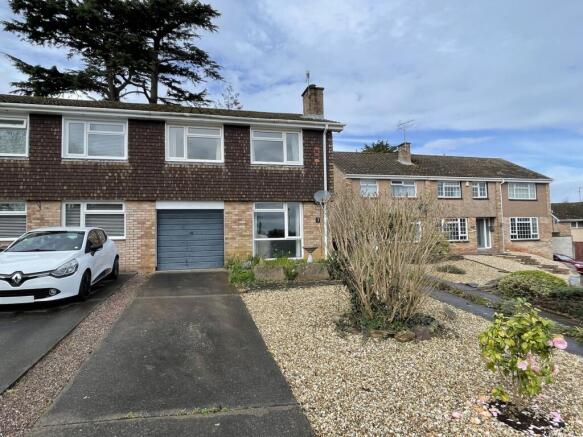 3 bed property, in Newhayes Close, £275,000