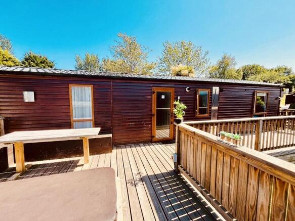 2 bed property, in Applegrove Lodges, £5,000